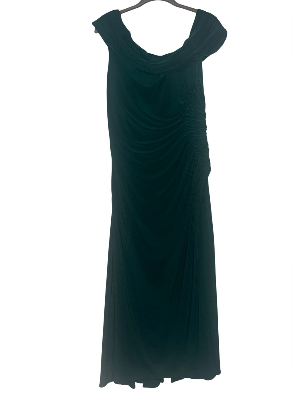 Mac Duggal Asymmetrical Gathered Dress
Size 2 or 10
MSRP $298
New with Tag - Picture 7 of 7
